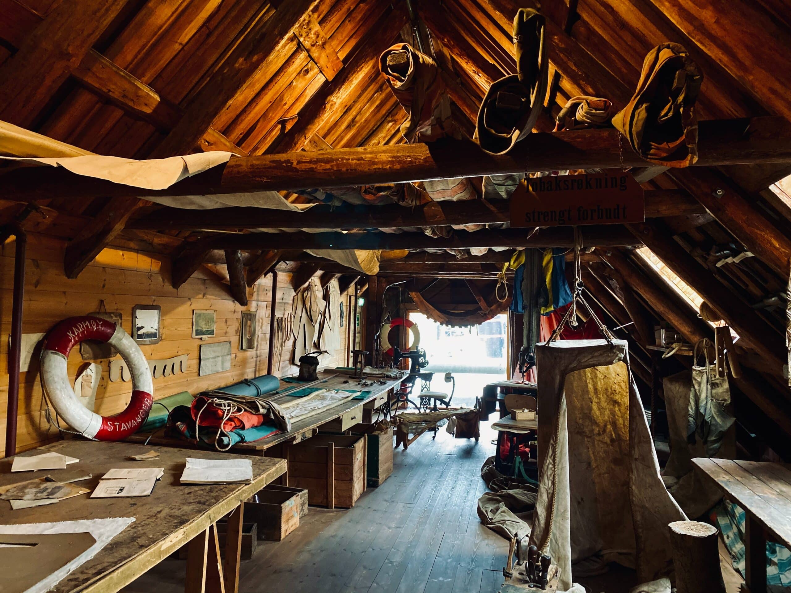 Atelier bricolage aménagé sous combles