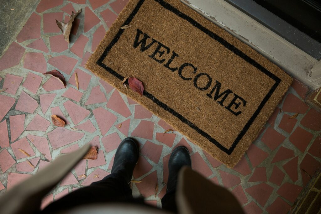 Tapis welcome home devant maison