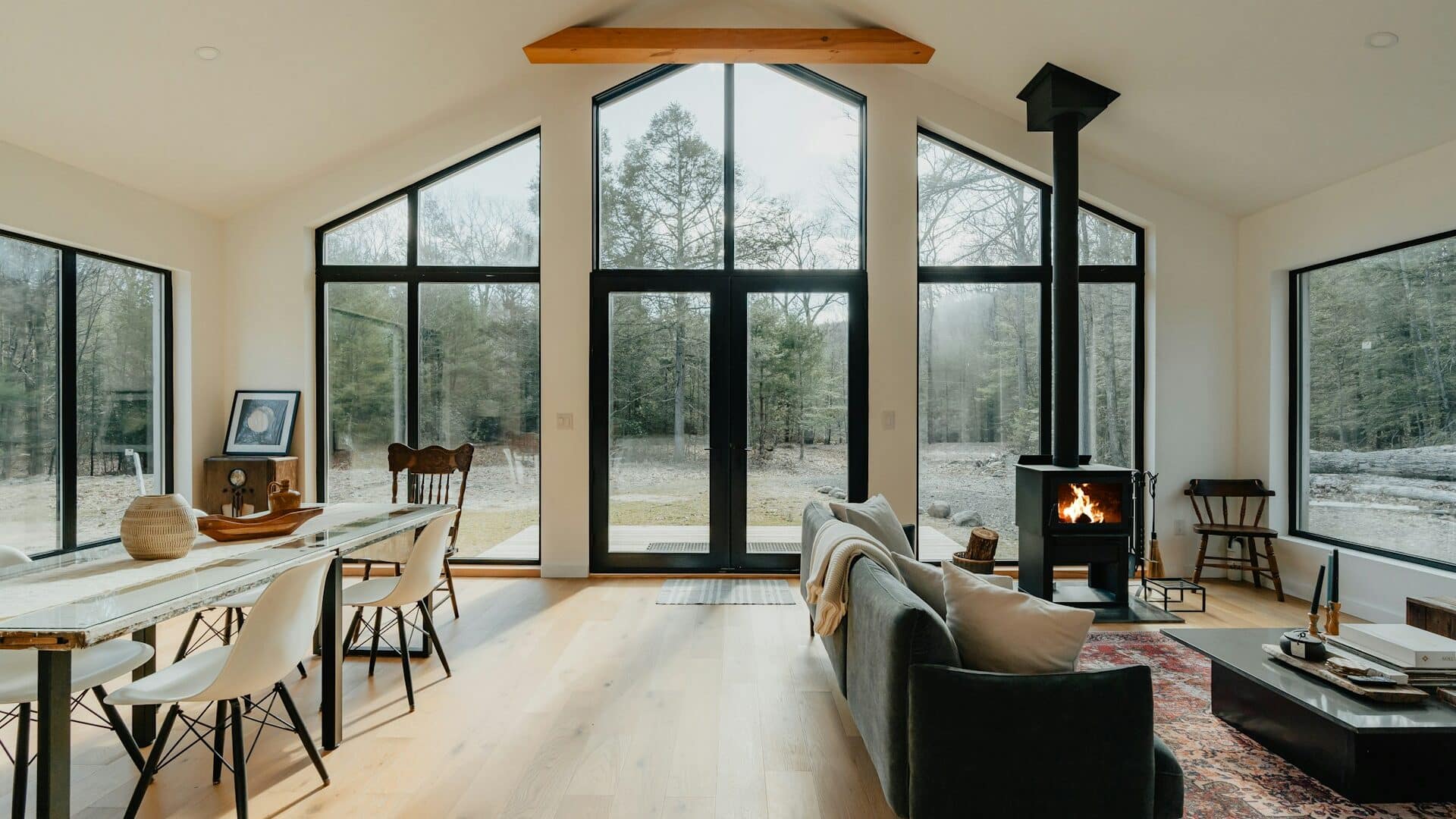 intérieur maison moderne portes et fenêtres