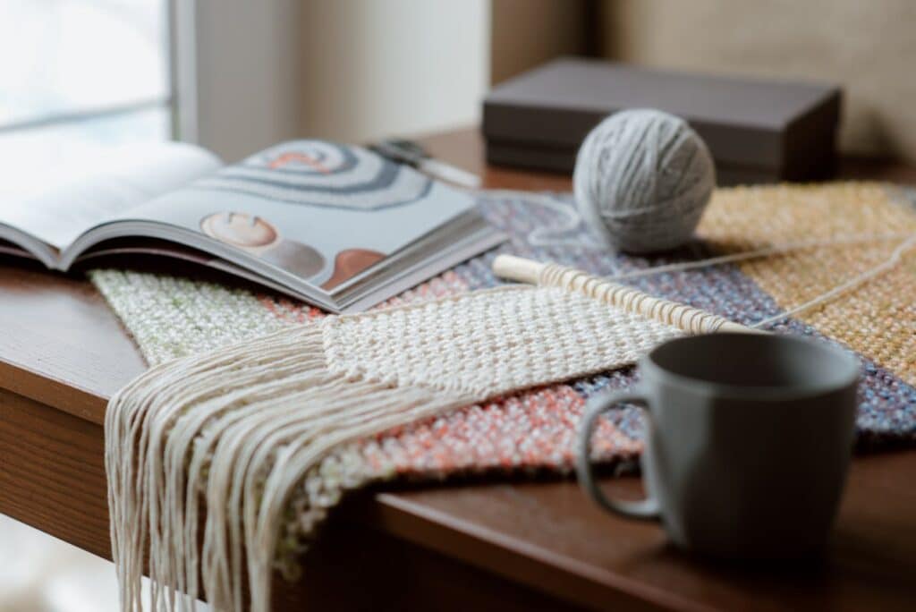 Macramé sur une table